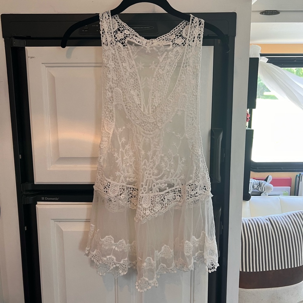 Bright White Lace Tank sz L